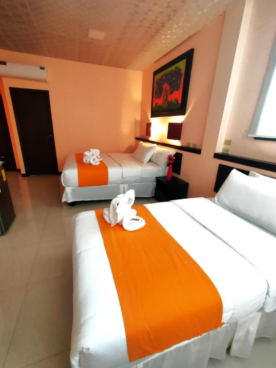 Hotel Los Algarrobos Puerto Baquerizo Moreno Extérieur photo