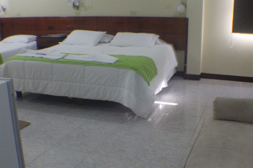 Hotel Los Algarrobos Puerto Baquerizo Moreno Extérieur photo