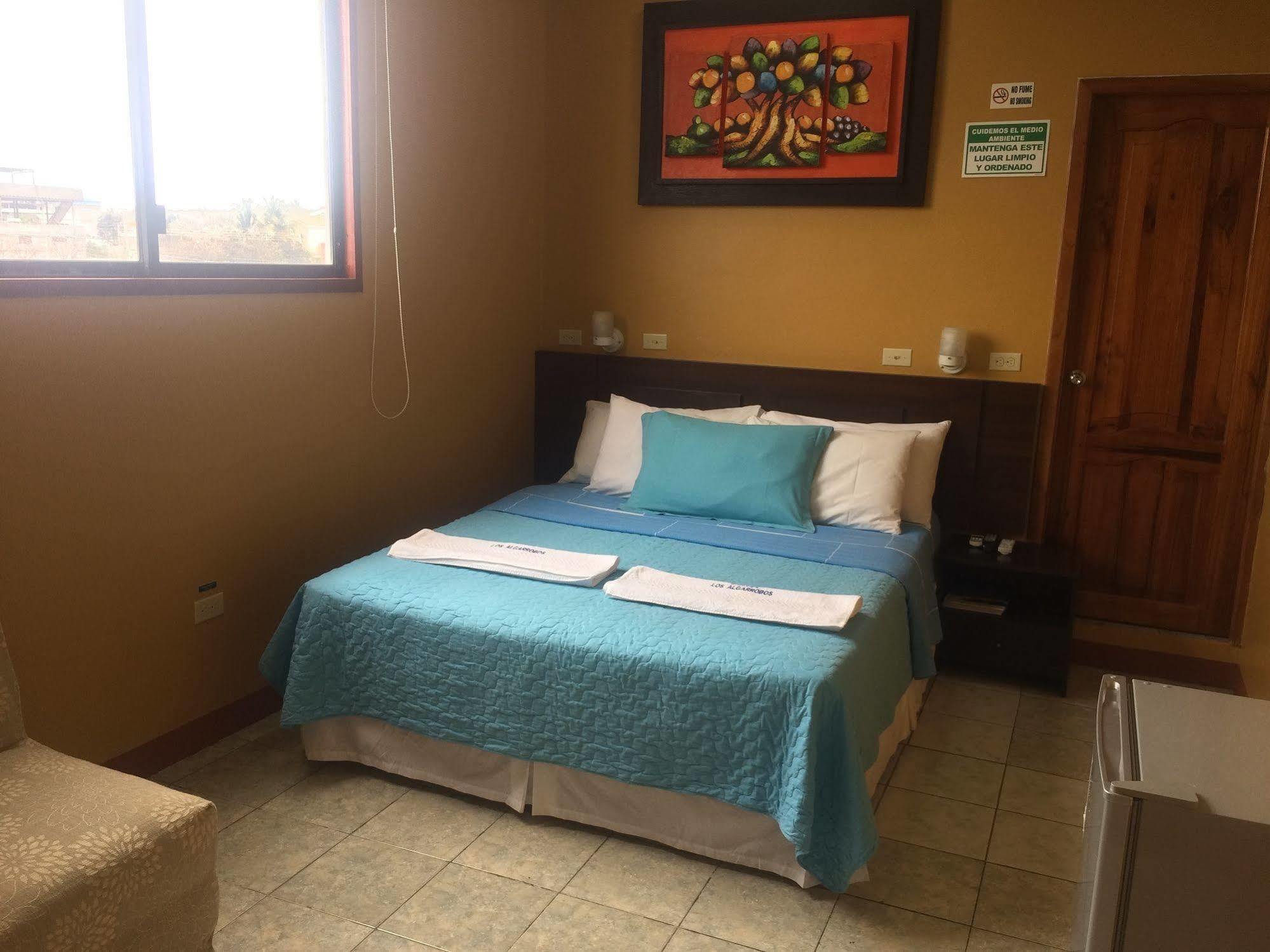 Hotel Los Algarrobos Puerto Baquerizo Moreno Extérieur photo