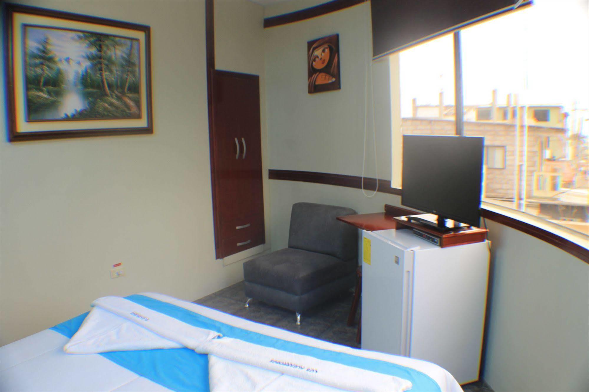 Hotel Los Algarrobos Puerto Baquerizo Moreno Extérieur photo