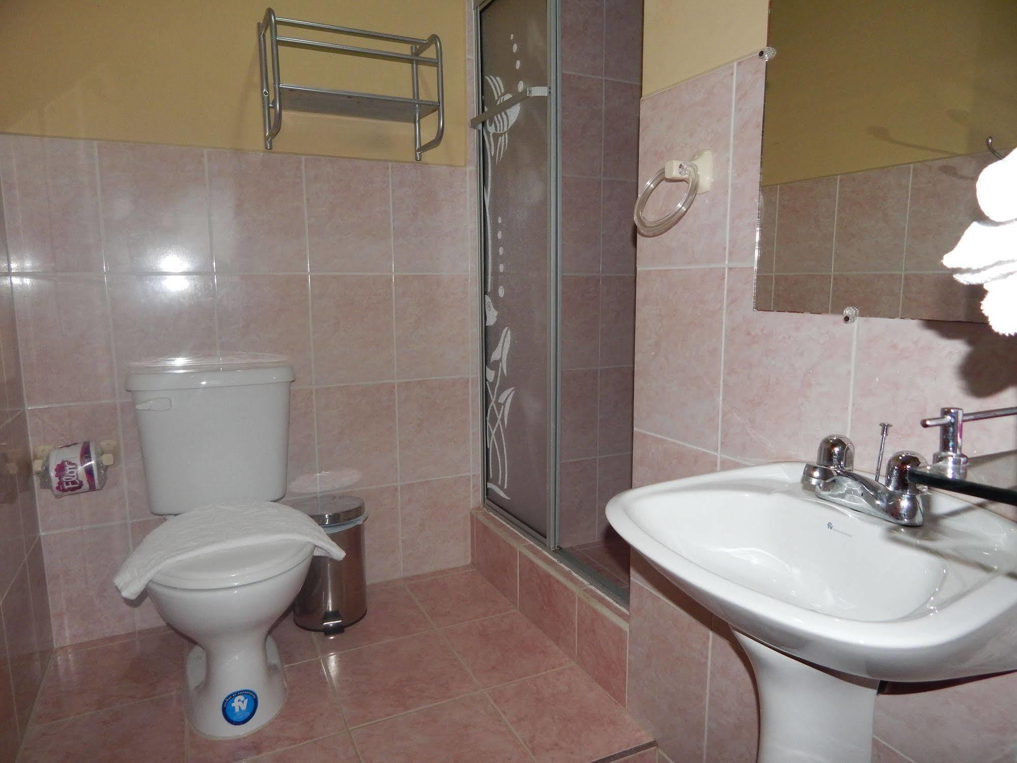 Hotel Los Algarrobos Puerto Baquerizo Moreno Extérieur photo