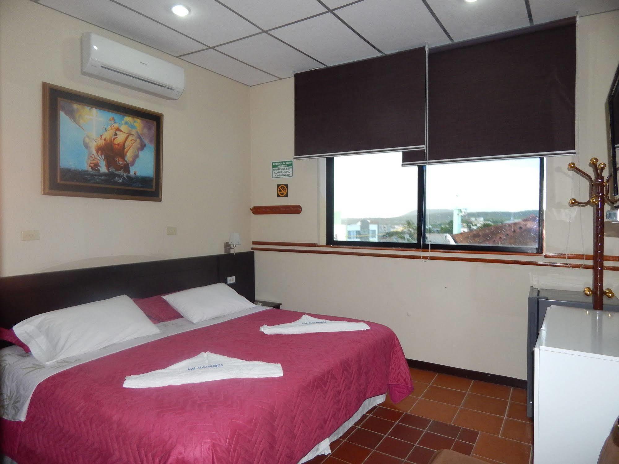Hotel Los Algarrobos Puerto Baquerizo Moreno Extérieur photo