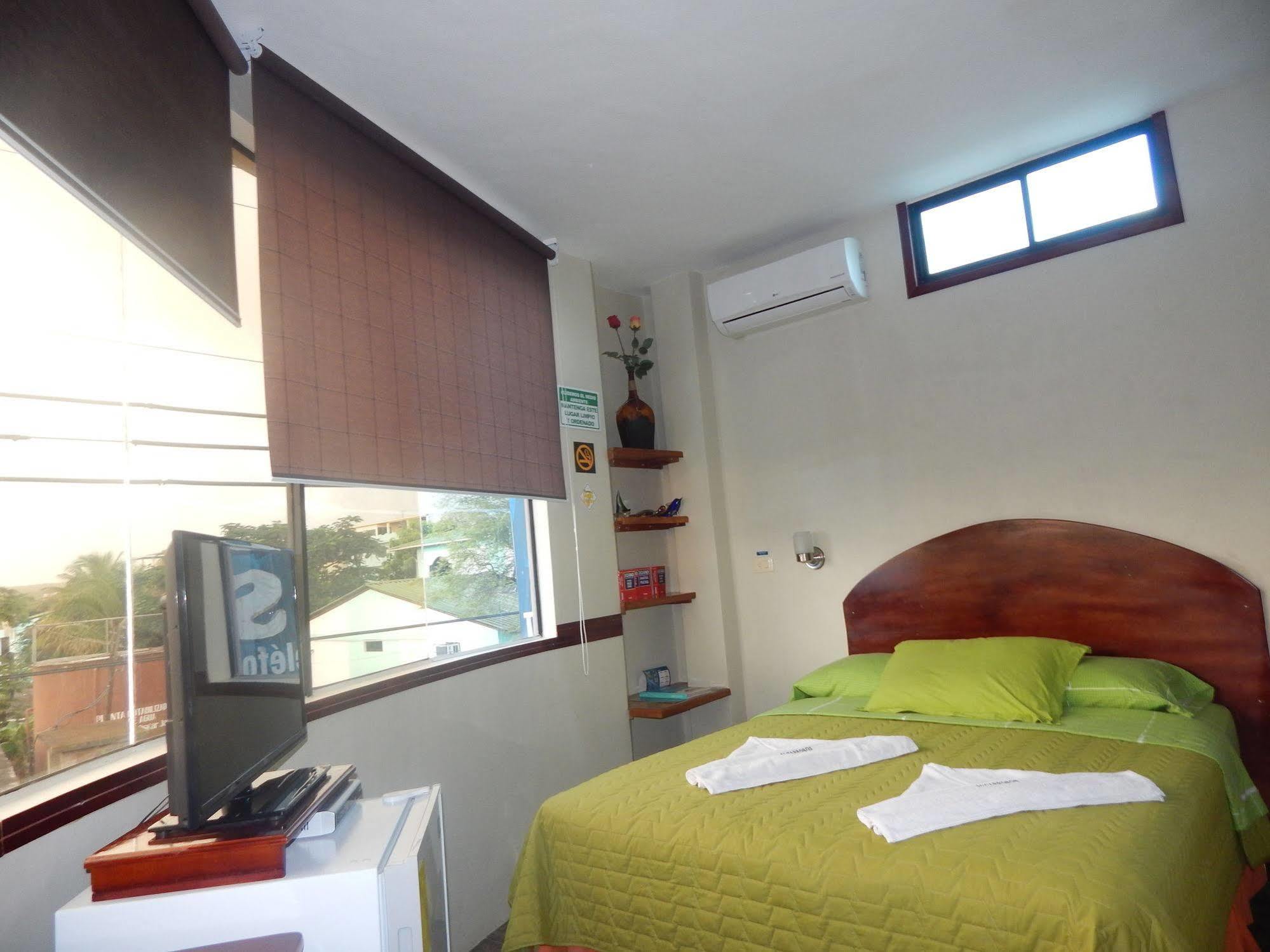 Hotel Los Algarrobos Puerto Baquerizo Moreno Extérieur photo