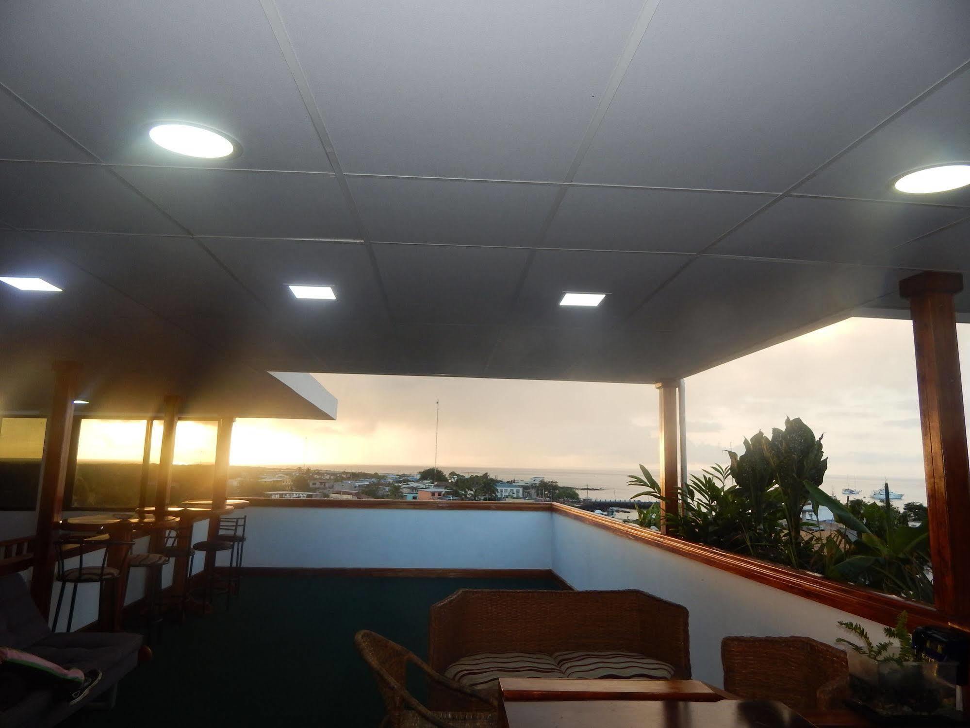 Hotel Los Algarrobos Puerto Baquerizo Moreno Extérieur photo