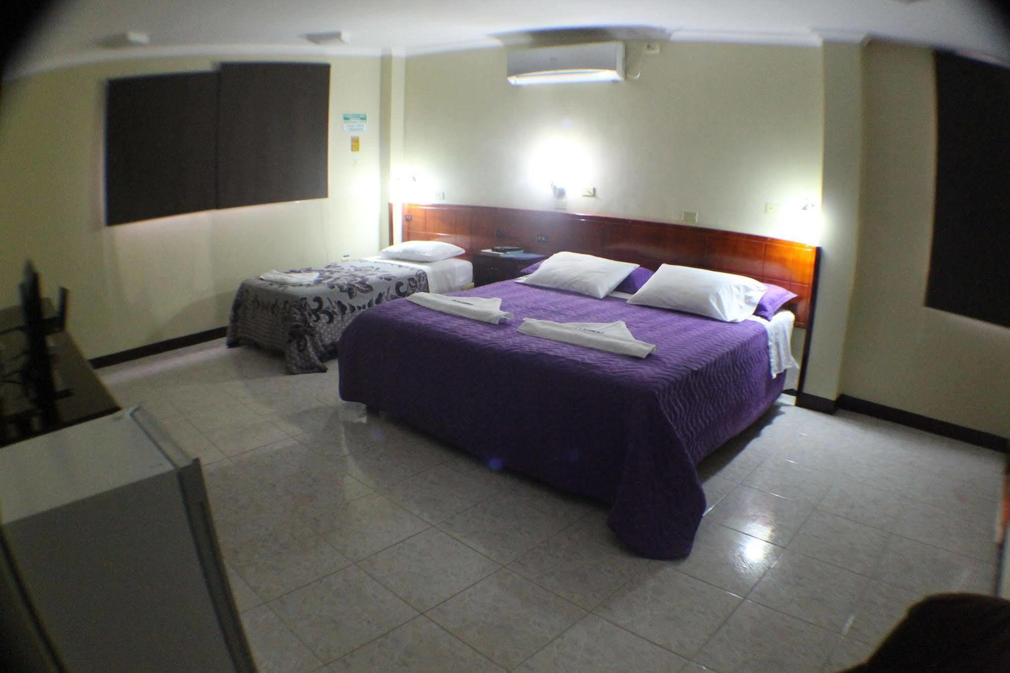 Hotel Los Algarrobos Puerto Baquerizo Moreno Extérieur photo
